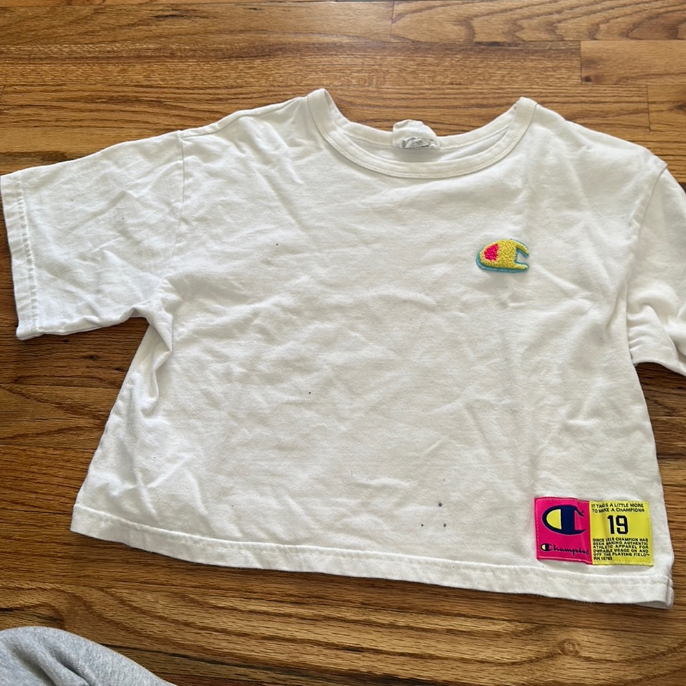 cropped champion shirt